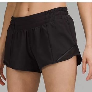 Hotty Hot Low-Rise Lined Short 2.5" in Black